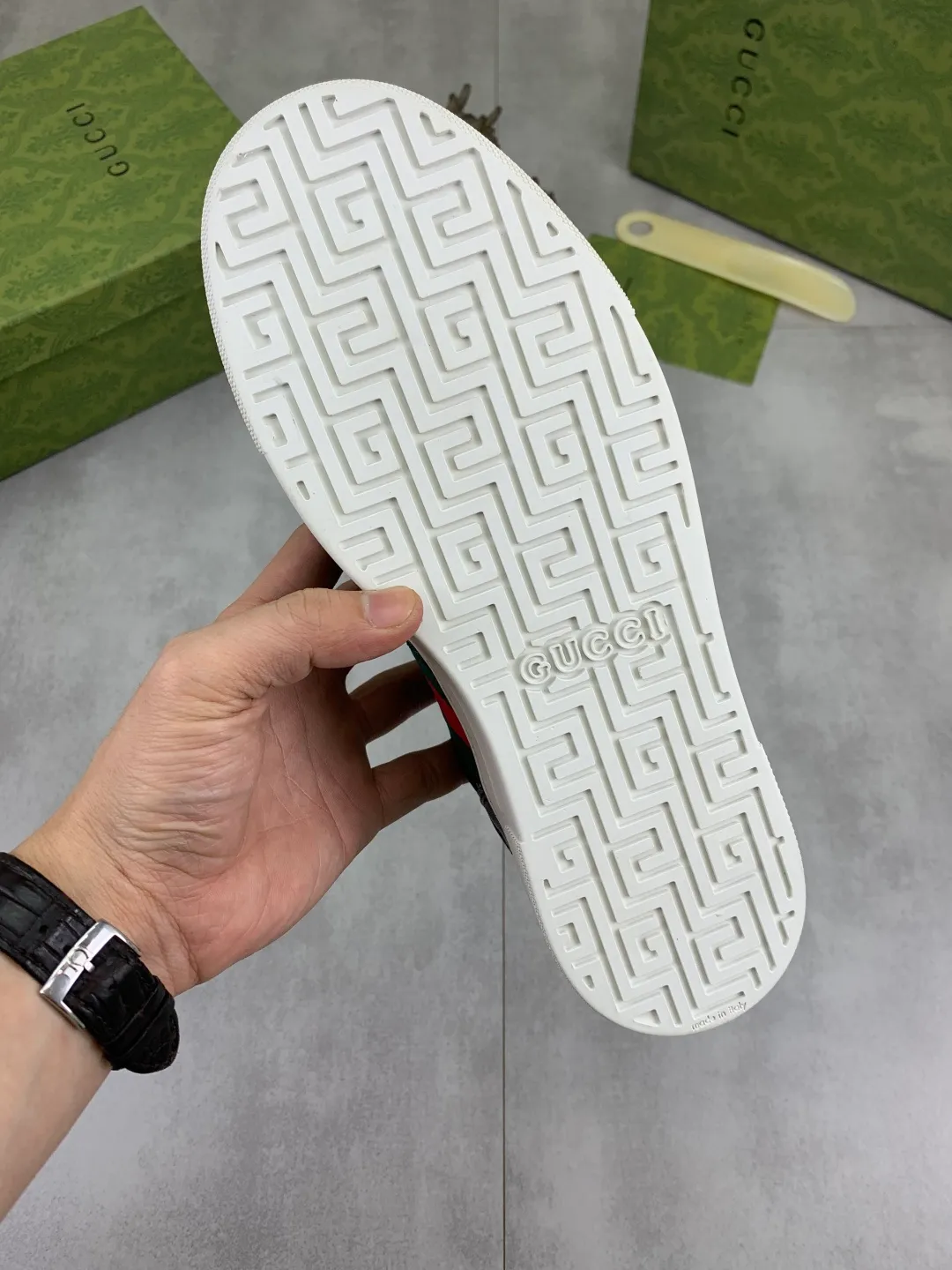 Men's shoes 💰P420 💰[New style]🆘 The latest model from Gucci GUCCI official website🎁Classic casual and fashionable men's shoes👟Best model💥The style is simple and elegant, exclusive for trendy men. Unique official website latest brand elements👑Gucci original decoration, fashionable and generous, original soft calfskin fabric➕Comfortable soft first-layer pigskin lining ✅The official website specifies wear-resistant casual outsole, the classic model is photographed in real life🎬Color: 2️⃣colors available😍Number of codes: 38-44